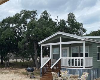#1 Royal Gate Retreat - New Braunfels - Building