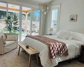 Secluded Temecula Chateau with Pool, Chef's Kitchen, Barbecue, Organic Garden - Murrieta - Camera da letto