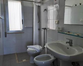 Residence Le 4 Stagioni - Menfi - Bathroom