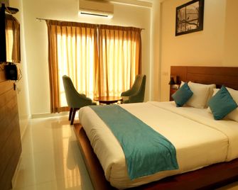 Hotel Sharada Comforts - Sringeri - Bedroom