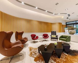 Crown Hotel Changwon - Changwon - Lounge