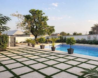 Aureza Paradise Hotel - Tamale - Pool