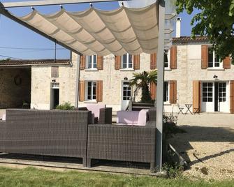 House / Villa - VARZAYHouse with character with warmed private swimming pool - Luchat - Gebäude