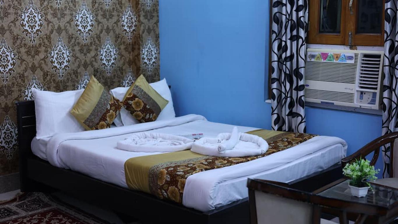 Hotel Anand Lok