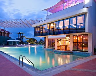 Aldovia Resort & Convention - Devanhalli - Pool