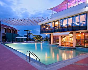 Clarks Exotica Convention Resort & Spa - דוואנהלי - בריכה