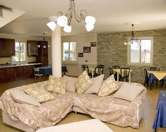 Villa Paladino - B&B e Guest House - سيلا - غرفة معيشة