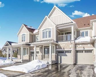 Executive Town Home-Mountain View-Historic Snowbridge Village, Walking Distance to the Resort - The Blue Mountains - Edificio