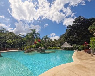 Borinquen Thermal Resort - Liberia - Alberca