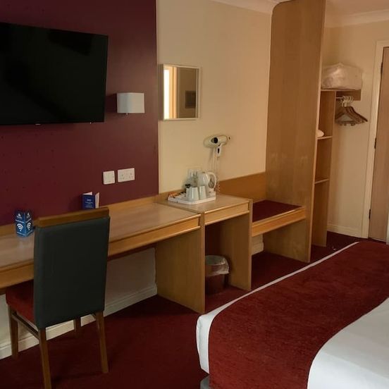 Days Inn by Wyndham Southampton Rownhams image 1