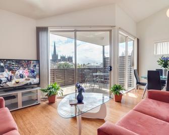 Mckillop Geelong by Gold Star Stays - Geelong - Living room