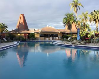 Rodeway Inn - Holiday - Басейн