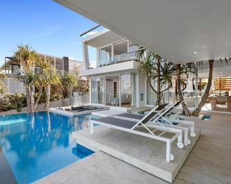 Luxico Beaches at Sunrise (Heated Pool) - Sunrise Beach - Pool
