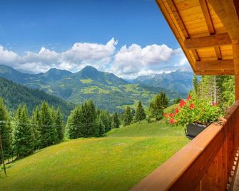 Chalet Lydie Manigod - alpine family stay for 8 - OVO Network - Manigod - Balcon