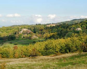 A stay surrounded by greenery - Agriturismo La Piaggia -app 3 guests - Vivo d'Orcia - Vista del exterior