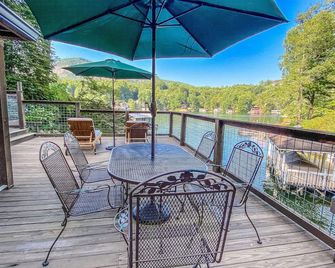 Historic Lake Front Home - Fire Pit, Large Boathouse Deck, Kayaks - Lake Lure - Balcony