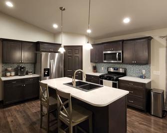 Clean & Comfortable with Easy Access to the Black Hills - Box Elder - Kitchen