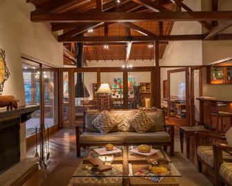 Kuriuwa Hotel - Monte Verde - Olohuone