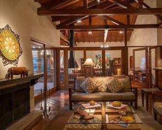 Kuriuwa Hotel - Monte Verde - Living room