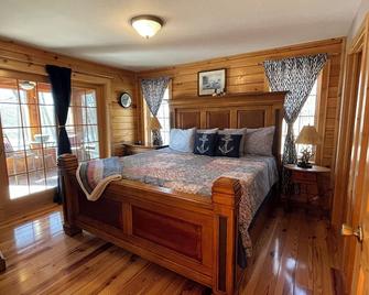 Book now for spectacular fall foliage! Great location for fall family photos! - Long Prairie - Bedroom