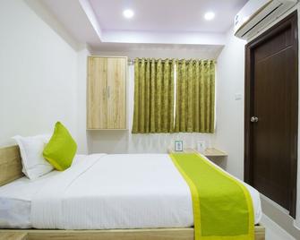 Treebo Trend Pratz Inn - Hyderabad - Bedroom