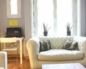 Little Lodge - Brest - Living room