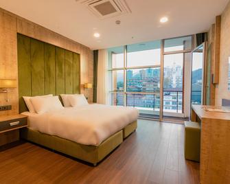 Sabirlar City Suites Hotel - Yomra - Schlafzimmer