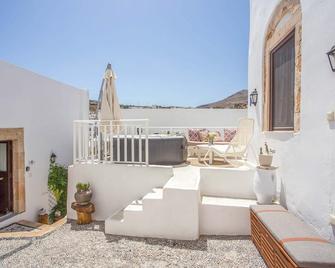 Heritage Luxury Suites - Lardos - Balcony