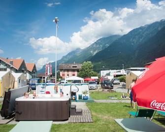 Balmers Tent Village - Hostel - Interlaken - Zwembad