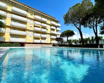 Cozy flat with shared pool - Caorle - Pool