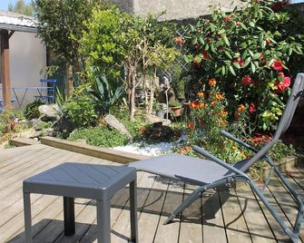 Welcome to Ty Cozy, 3 gîte for 2 people - Plestin-les-Grèves - Patio