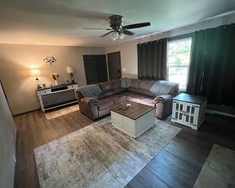 Hillside country cabin - Lancaster - Living room