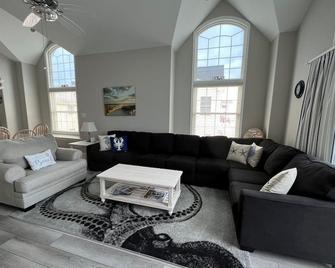 4 Houses from the Beach Ocean Views Great Location!!! - Sea Isle City - Sala de estar