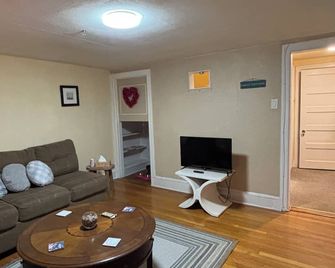 Cozy quaint bilevel apartment for you! Near Philly - Elkins Park