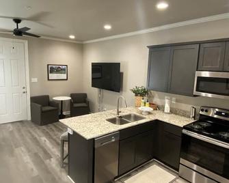Super Downtown Location #210 - Lafayette - Kitchen