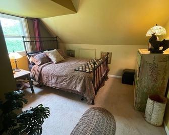 Cabin in the Cottage - Rhinebeck - Bedroom