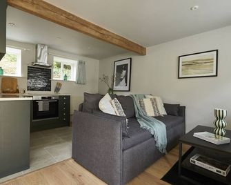 Lily Cottage - A Romantic Haven - 比伯里 - 客廳