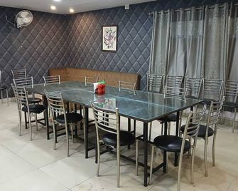 Mansarover Hotel & Banquets - Bareilly - Restaurant