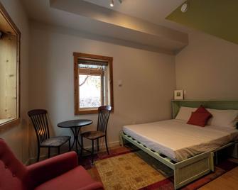 Located in Downtown Whitehorse - Basekamp - Whitehorse - Schlafzimmer