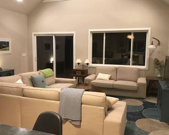 Copake Lake home near cultural attractions Of The Berkshires - Copake - Living room