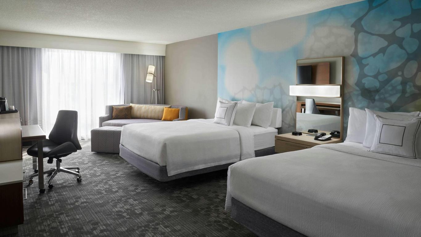 Courtyard by Marriott Toronto Airport