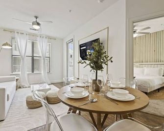 Spacious 1B w Pool Near Toyota HQ The Star Legacy West 1350 - Frisco - Comedor