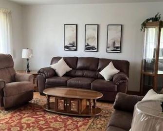 The 4 K.S Cottage , Pets Welcome, No Discount On A 2 Night Stay - Baileys Harbor - Obývací pokoj