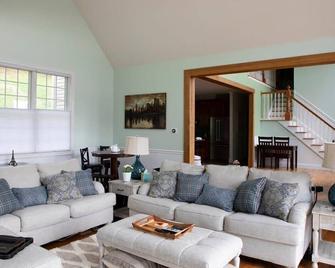 Grand Slam Lake House Cooperstown Dreams Park - Cooperstown - Living room