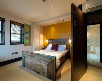 Charter House - Newport - Bedroom