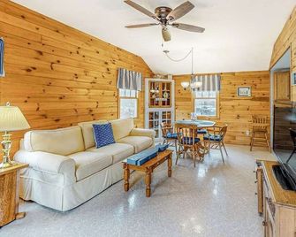 Seashell Wishes-Salty Kisses - Chatham - Living room