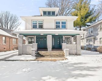 Adorable Broad Ripple Duplex - Indianapolis - Building