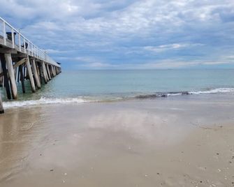 Spacious self contained unit - short walk to Grange Jetty - Grange - Playa