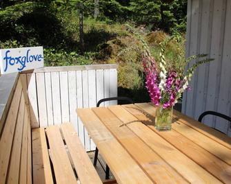 Architect Designed Cabin in the Woods, Pender Island - Pender Island - Patio