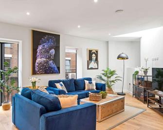 Central Richmond 3 Bedroom House - Richmond - Living room